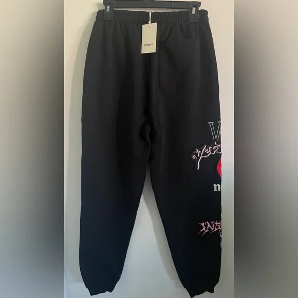 NEW Medium VETEMENTS BLACK graphic metal patch sweatpants joggers